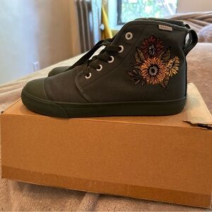 Bangs Shoes Sunflower Olive Sneakers Size 8 worn 1x